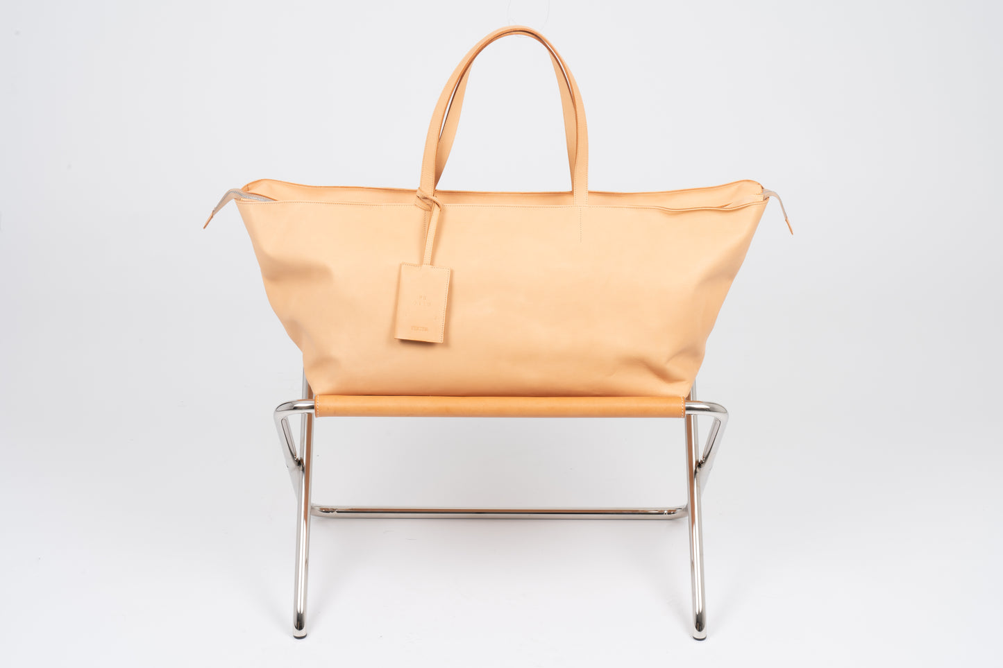 PB 0110 x TECTA C4 Hocker Helles Cognac