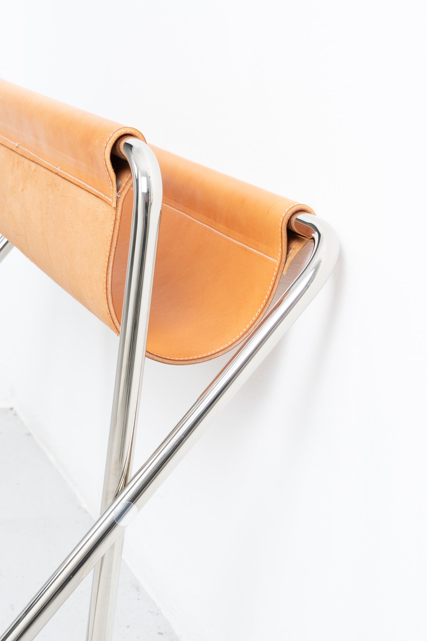 PB 0110 x TECTA C4 Hocker Helles Cognac