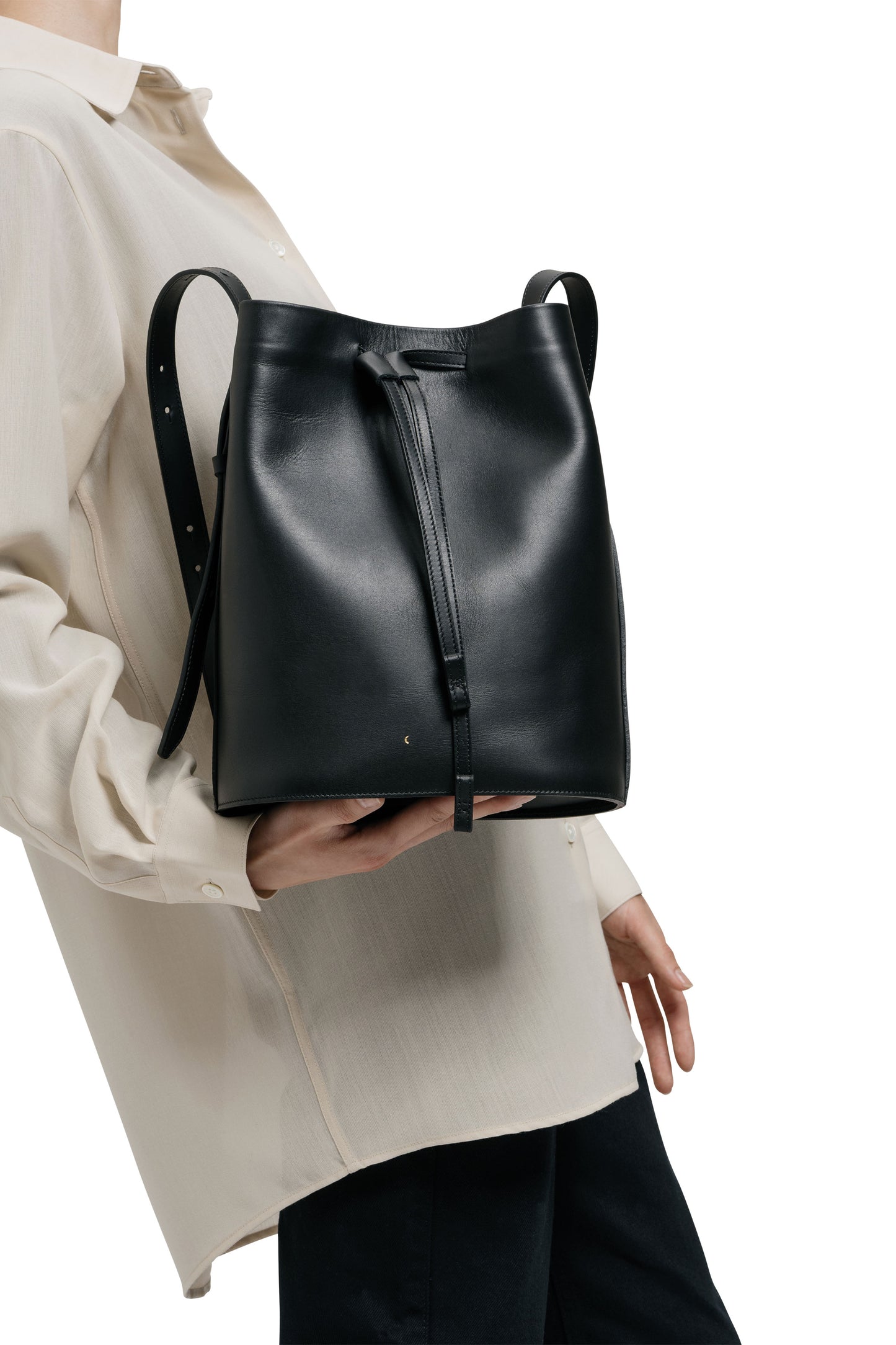 AB 103.1 Bucket bag Schwarz