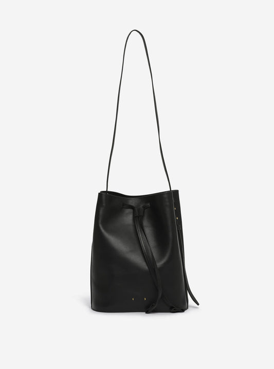 AB 103.1, the comfortable PB0110 shoulder bag in black.