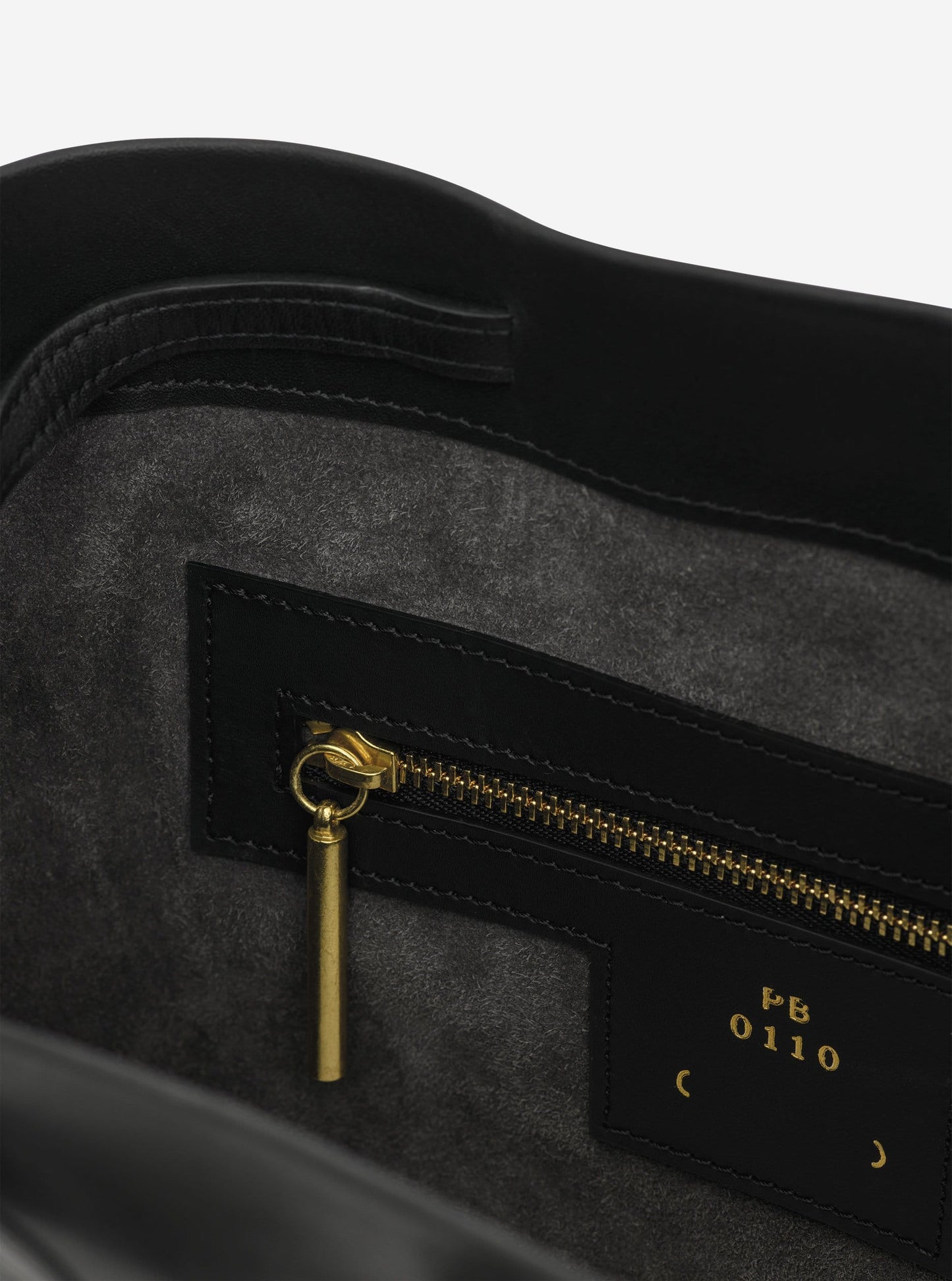 AB 103.1 Bucket bag Schwarz