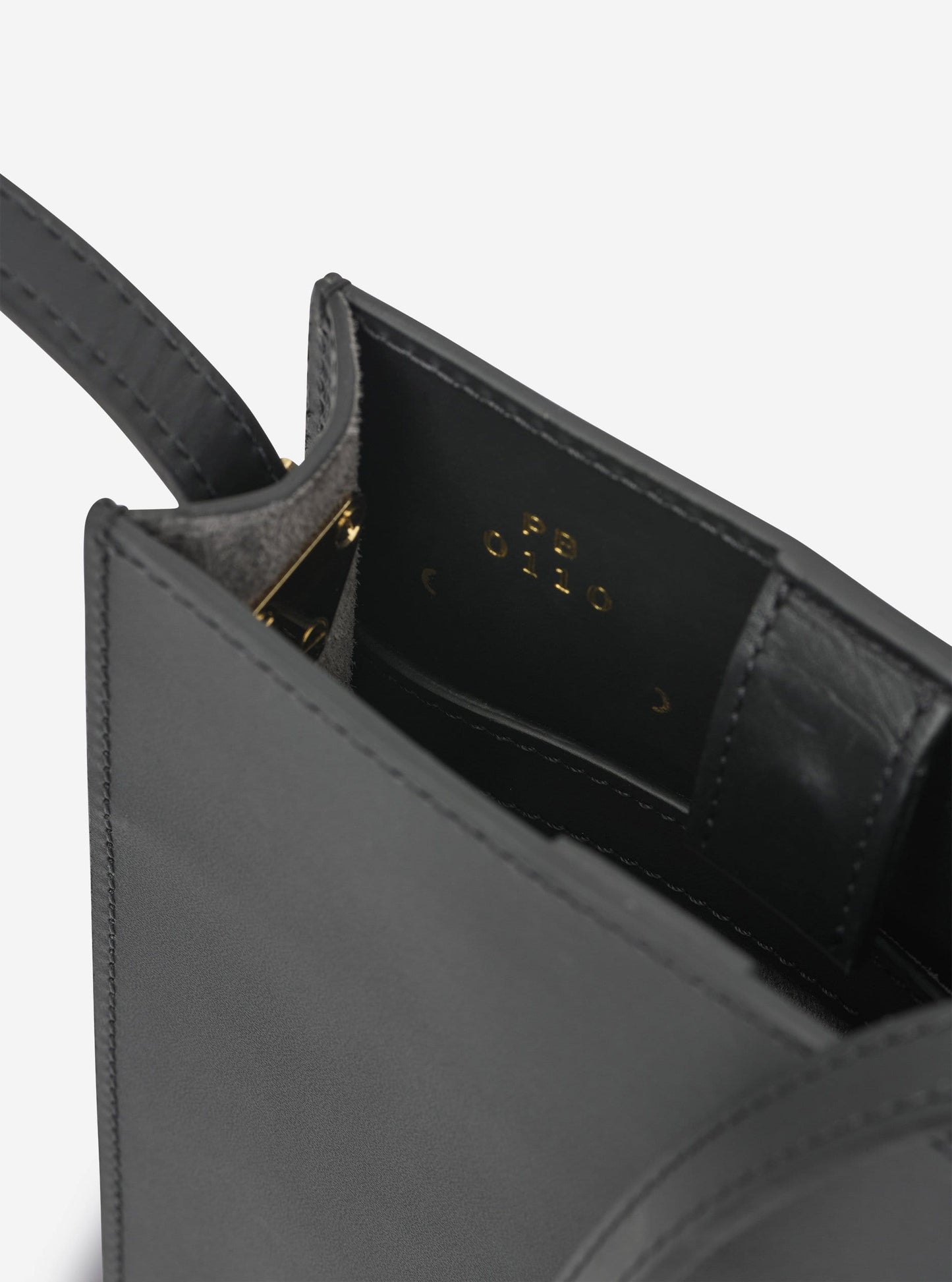 AB 105 Crossbody Bag Black