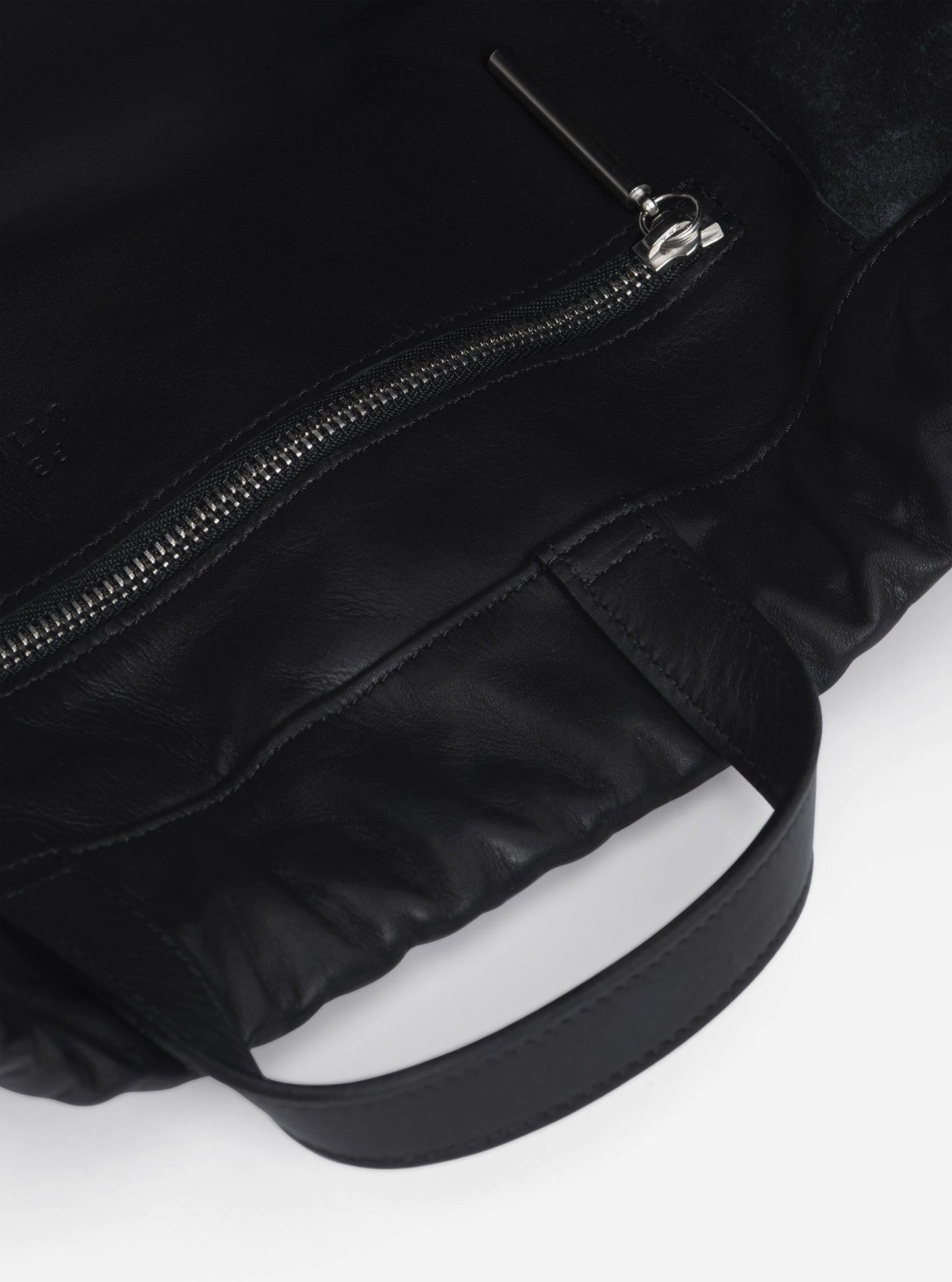 AB 18.3 Rucksack Schwarz