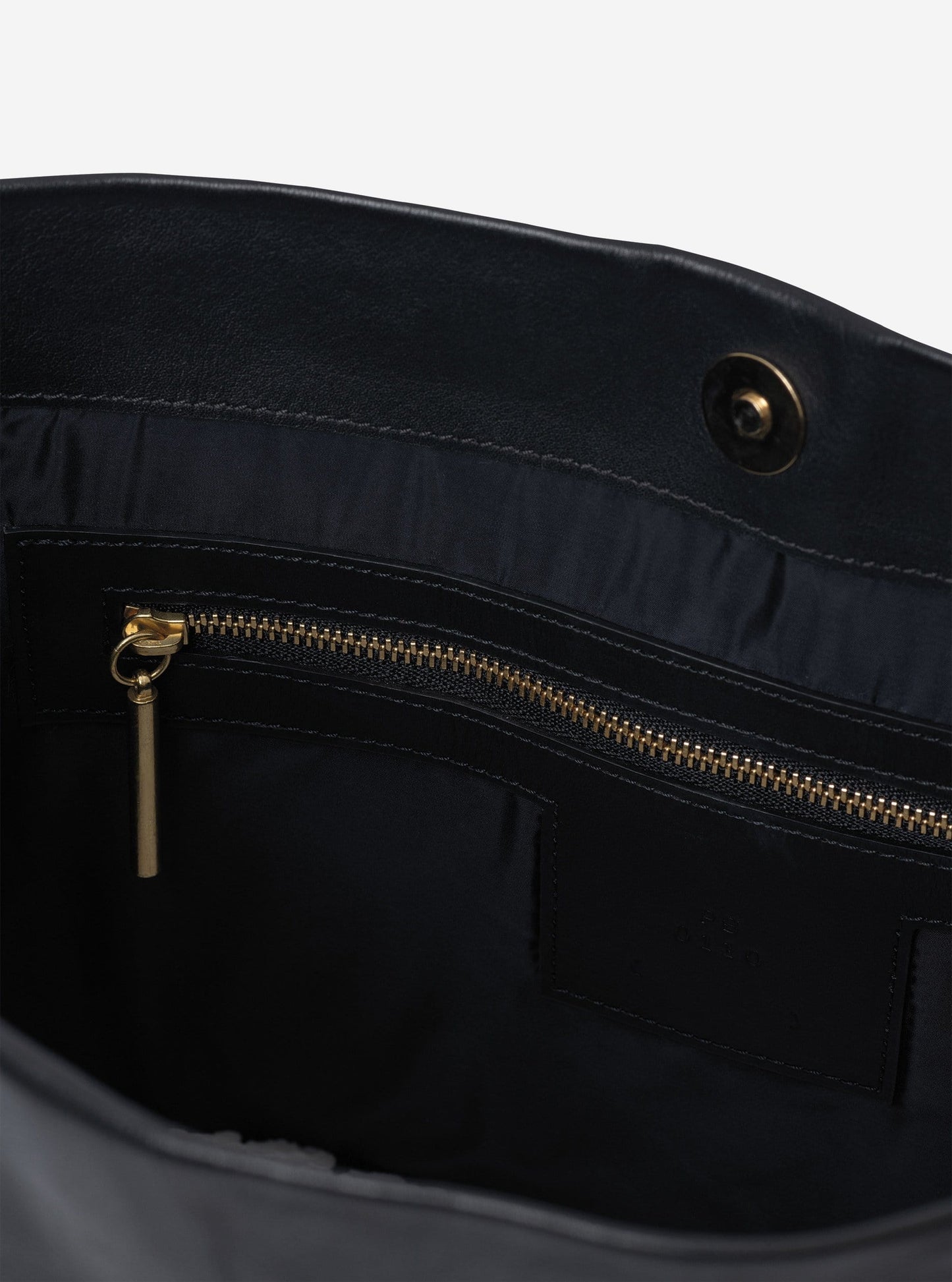 AB 91.1 Bucket Bag Black